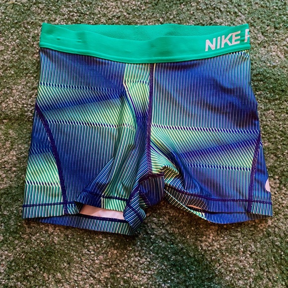 Nike shorts - Picture 1 of 2